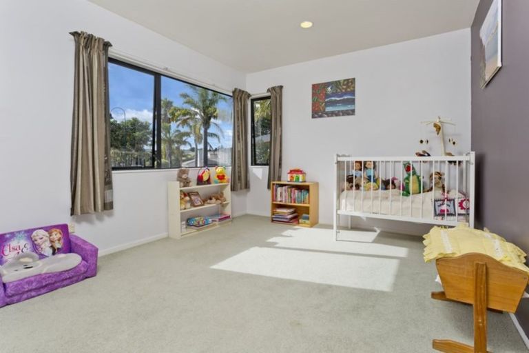 Photo of property in 61 Calypso Way, Unsworth Heights, Auckland, 0632