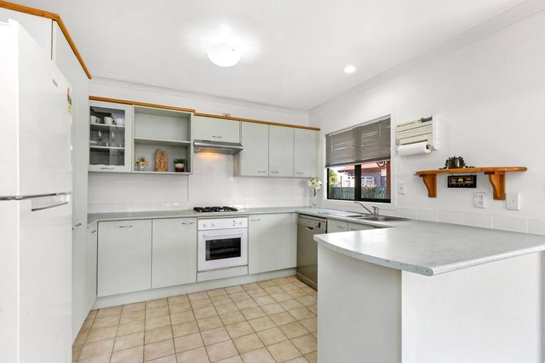 Photo of property in 14 Catalina Drive, Melville, Hamilton, 3206