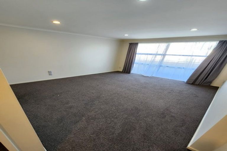 Photo of property in 39 The Track, Takanini, 2112