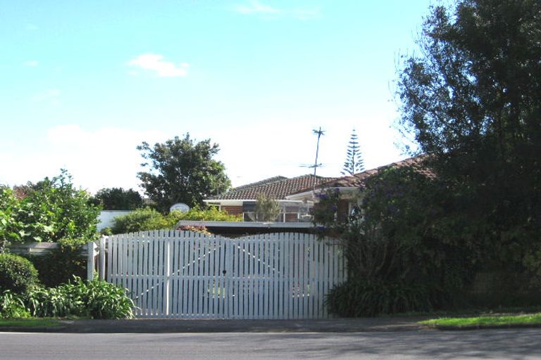 Photo of property in 239 Bucklands Beach Road, Bucklands Beach, Auckland, 2012