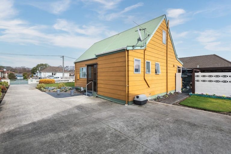 Photo of property in 17 Momorangi Crescent, Redwood, Christchurch, 8051