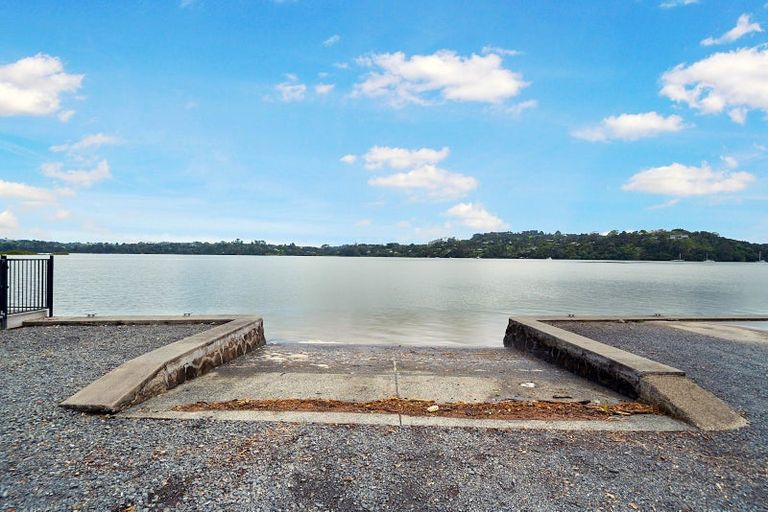 Photo of property in 28 Ferry Parade, Herald Island, Auckland, 0618