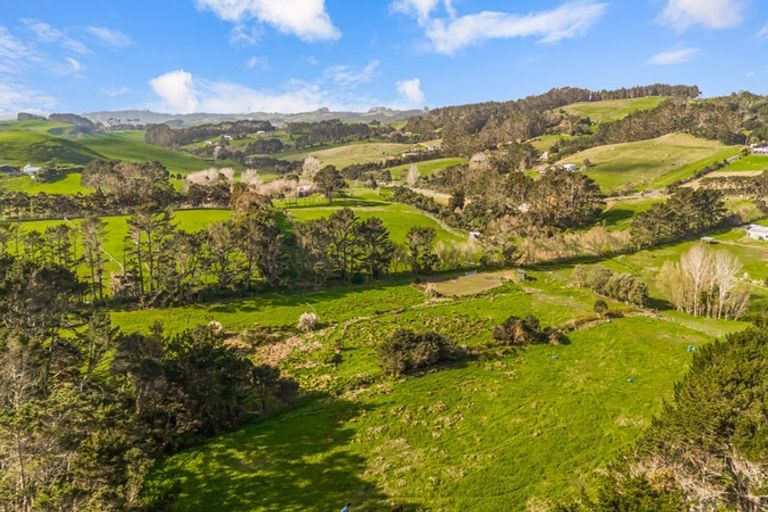 Photo of property in 276 Taiapa Road, Muriwai, 0881