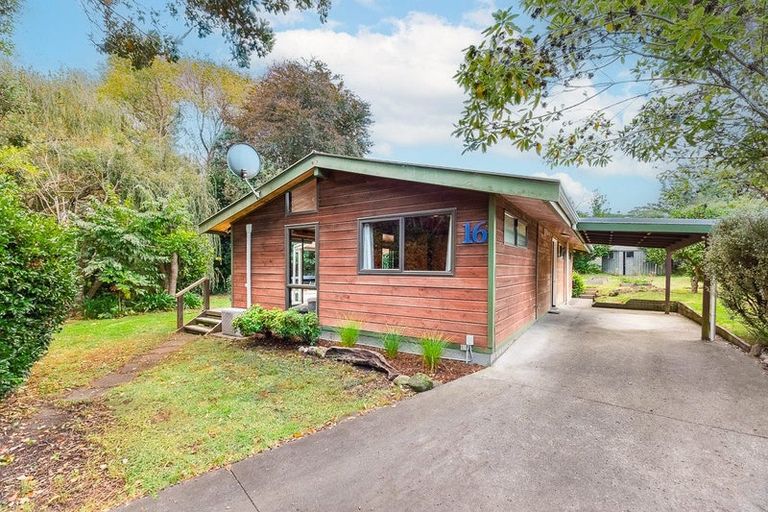 Photo of property in 16 Lupin Road, Otaki, 5512