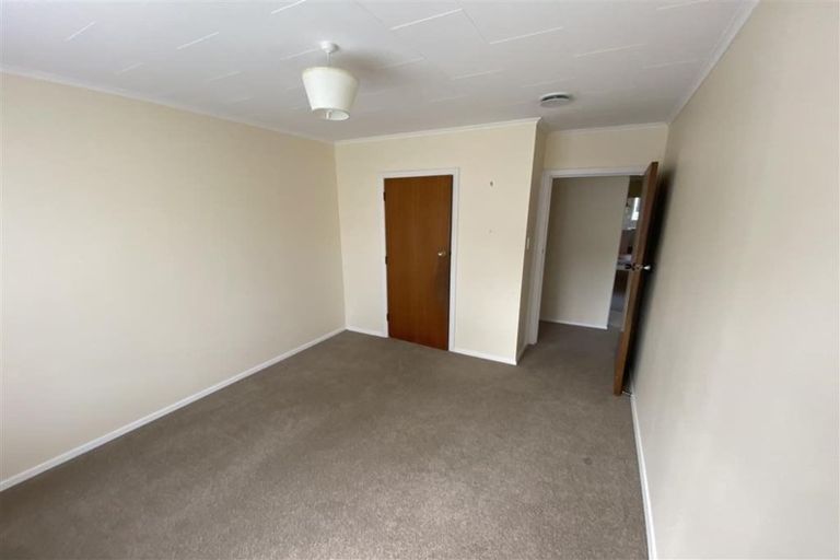 Photo of property in 16 Moeraki Road, Maoribank, Upper Hutt, 5018