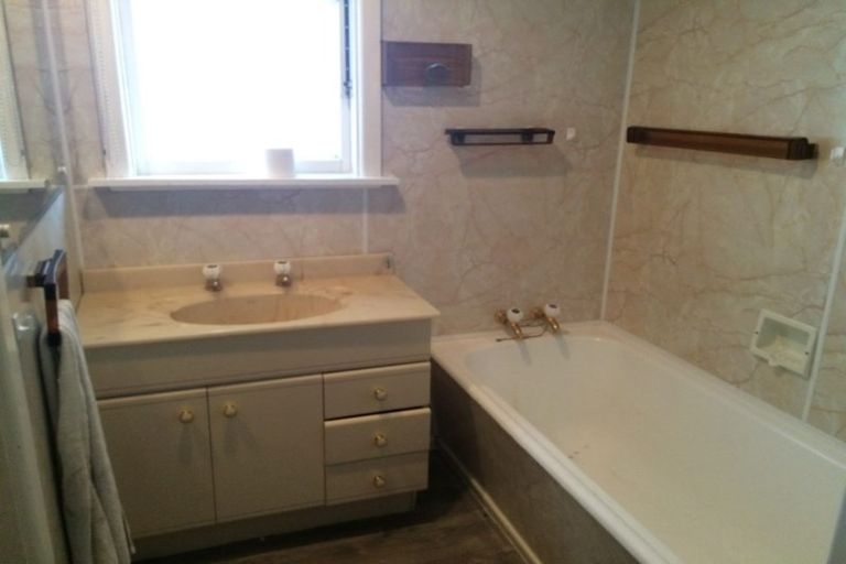 Photo of property in 1/122 Avonhead Road, Avonhead, Christchurch, 8042