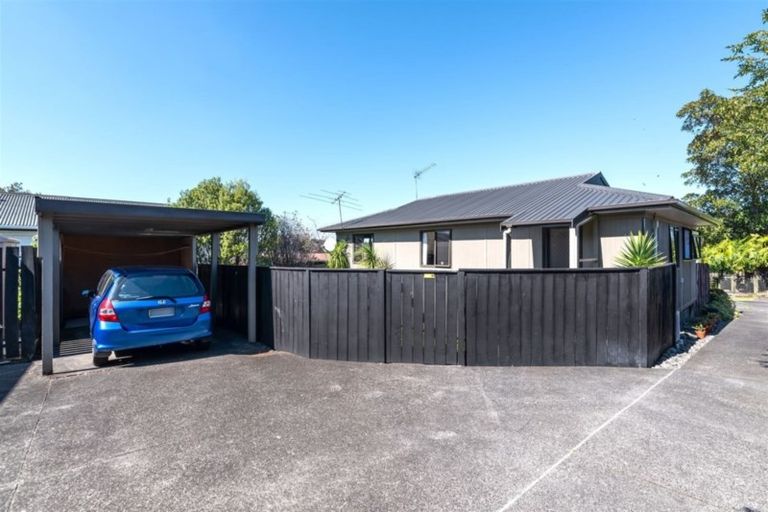 Photo of property in 2/11 Akehurst Avenue, New Lynn, Auckland, 0600