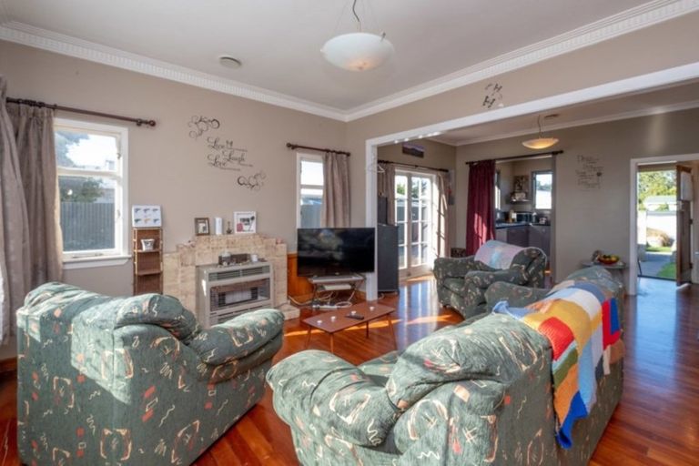 Photo of property in 2 Collins Street, Hawera, 4610