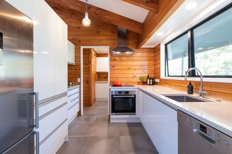 Photo of property in 2/19 Becroft Drive, Forrest Hill, Auckland, 0620