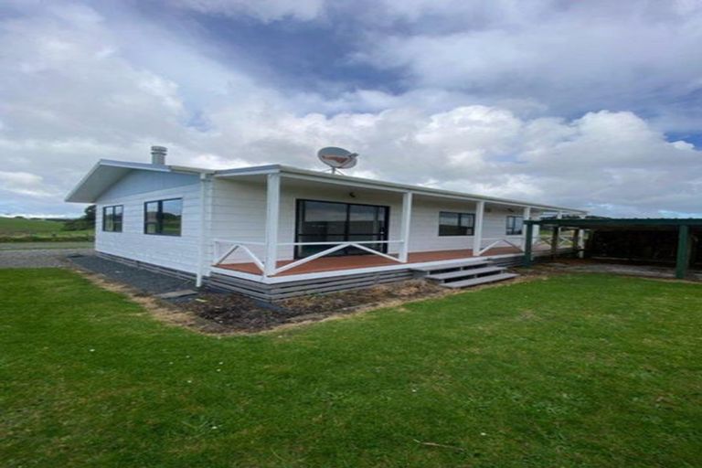 Photo of property in 627 South Road, Omata, New Plymouth, 4374