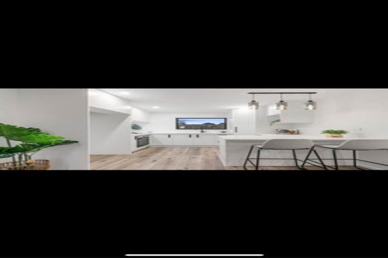 Photo of property in 67b Hutchinsons Road, Bucklands Beach, Auckland, 2014