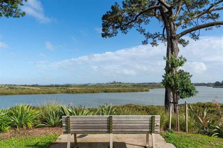 Photo of property in 240 Park Estate Road, Rosehill, Papakura, 2113