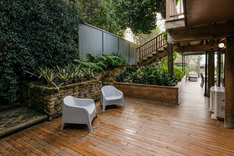 Photo of property in 10 Peregrine Place, Birkenhead, Auckland, 0626