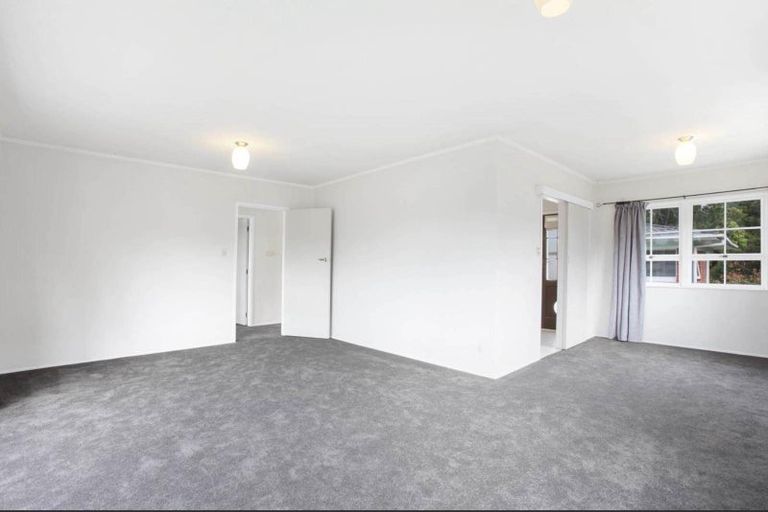 Photo of property in 2/14 Ellice Road, Totara Vale, Auckland, 0629