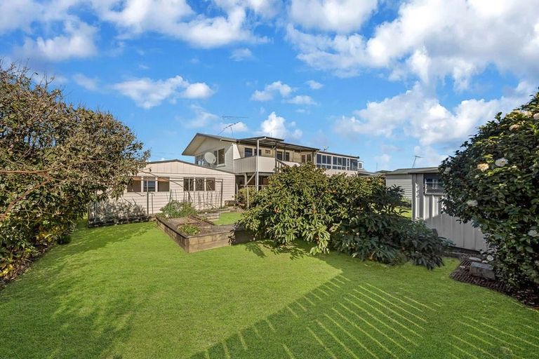 Photo of property in 22 Aputa Avenue, Te Puru, Thames, 3575