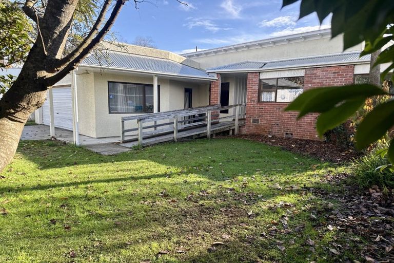 Photo of property in 24 Savage Crescent, West End, Palmerston North, 4412