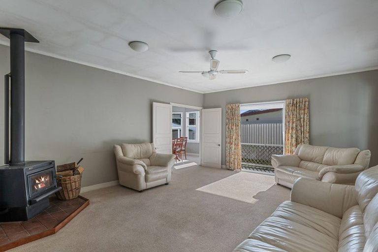 Photo of property in 6 Wi Pere Street, Manakau, Levin, 5573