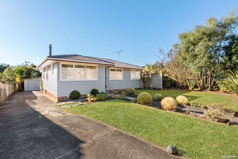 Photo of property in 5 Pendlebury Street, Green Bay, Auckland, 0604