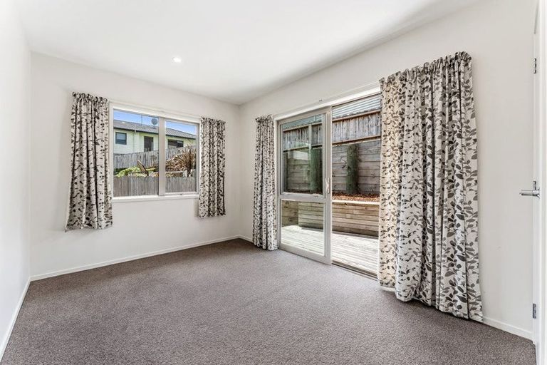 Photo of property in 52 D'oyly Drive, Stanmore Bay, Whangaparaoa, 0932