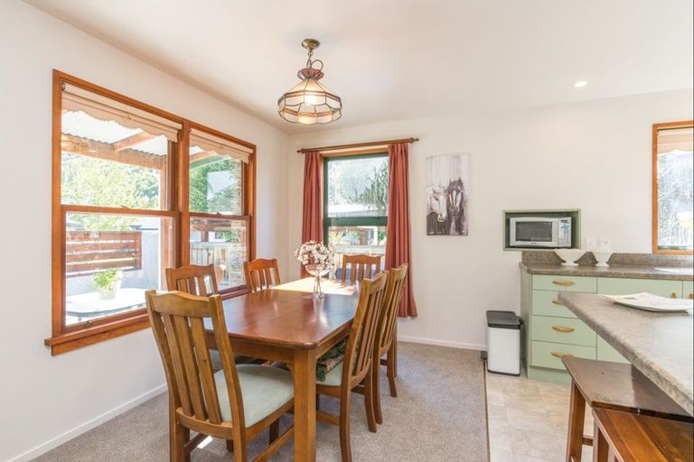 Photo of property in 24 Cornwall Street, Arrowtown, 9302