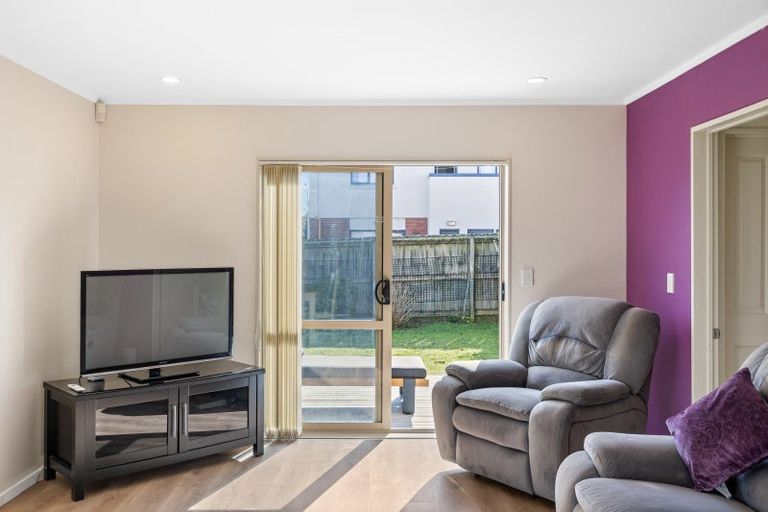Photo of property in 2 Elwarth Way, Ranui, Auckland, 0612