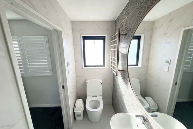 Photo of property in 95a Oreil Avenue, West Harbour, Auckland, 0618