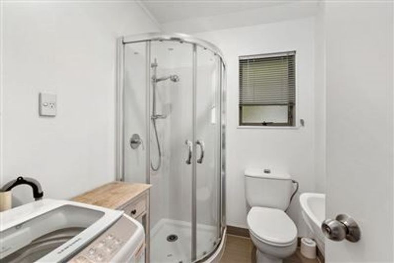 Photo of property in 2/48 Park Hill Road, Birkenhead, Auckland, 0626