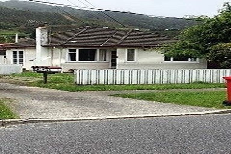 Photo of property in 19 Wood Street, Wainuiomata, Lower Hutt, 5014