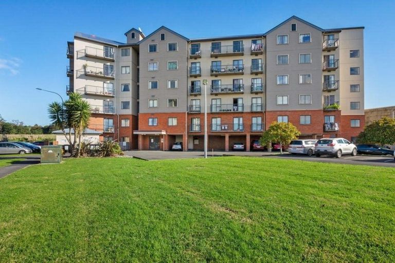 Photo of property in 6l/17 Crown Lynn Place, New Lynn, Auckland, 0600