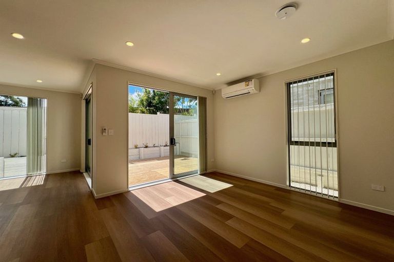 Photo of property in 109 Prince Regent Drive, Half Moon Bay, Auckland, 2012