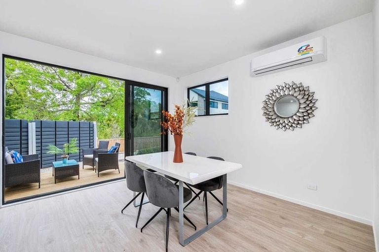 Photo of property in 4 Springbank Lane, Te Atatu Peninsula, Auckland, 0610