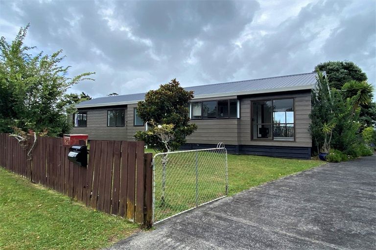 Photo of property in 20 Harbour Crest Drive, Waiuku, 2123