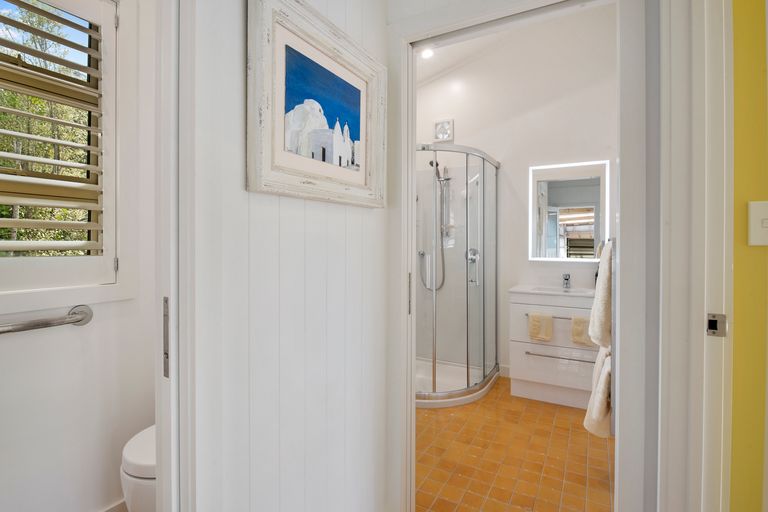 Photo of property in 6 Buckleton Road, Tawharanui Peninsula, Matakana, 0986