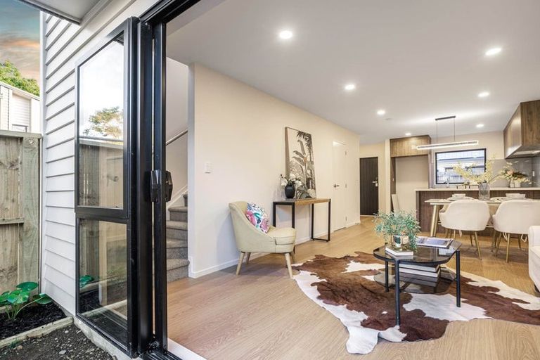 Photo of property in 57d Edmonton Road, Henderson, Auckland, 0612