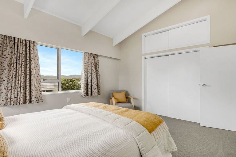 Photo of property in 1 Crown Hill, Titahi Bay, Porirua, 5022