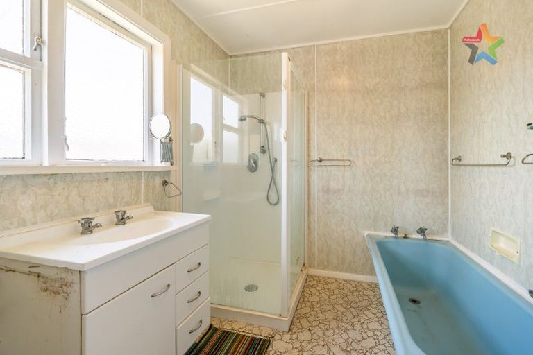 Photo of property in 2 Byron Street, Petone, Lower Hutt, 5012