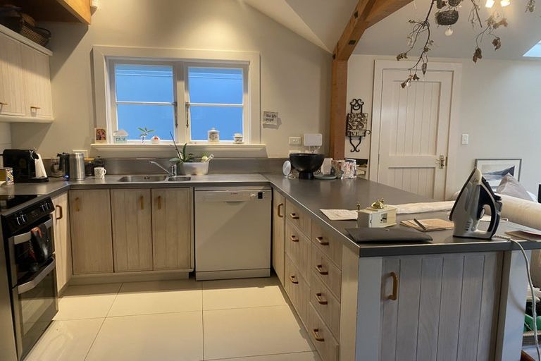 Photo of property in 10 Parliament Street, Thorndon, Wellington, 6011