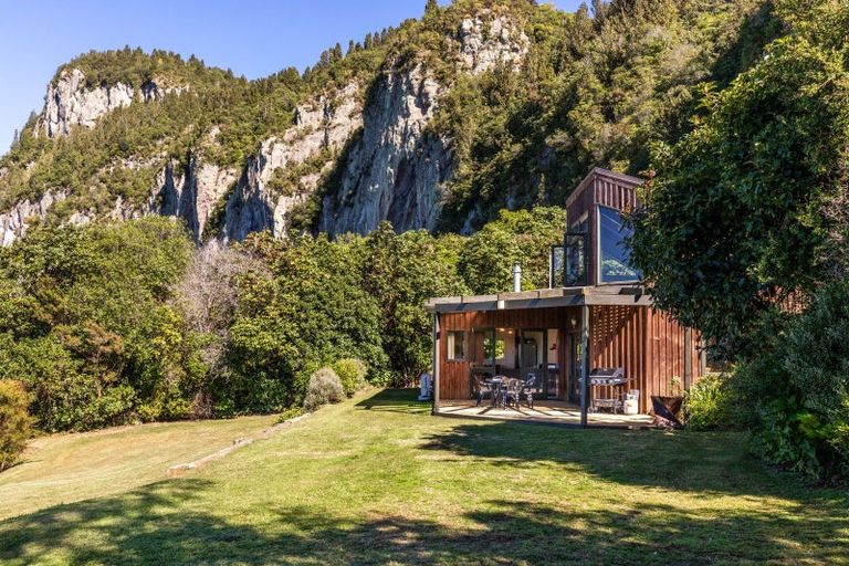 Photo of property in 39 Hinekapi Terrace, Kuratau, Turangi, 3381