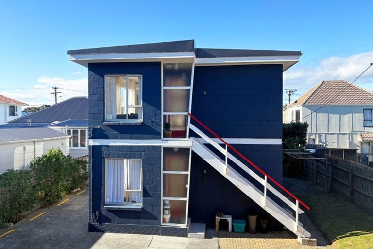Photo of property in 4/218 Onepu Road, Lyall Bay, Wellington, 6022