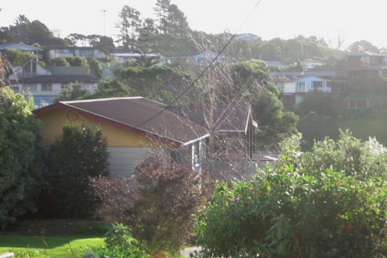 Photo of property in 6 Tawhana Crescent, Red Beach, 0932