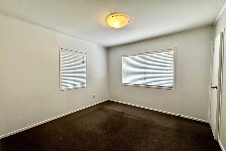 Photo of property in 21 Oreil Avenue, West Harbour, Auckland, 0618