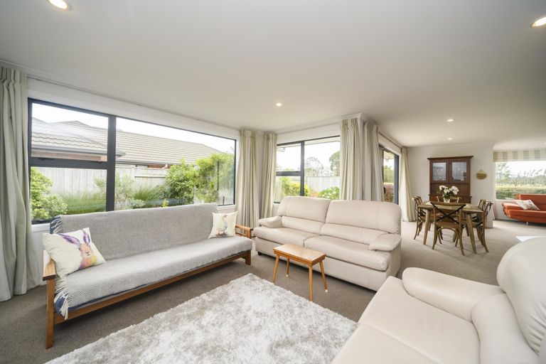 Photo of property in 7 The Oaks, Awapuni, Palmerston North, 4412