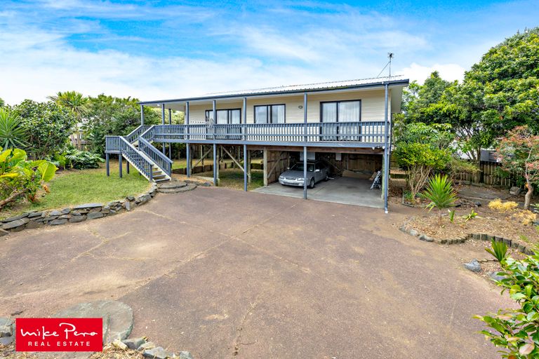 Photo of property in 20 Dungarvon Place, Clendon Park, Auckland, 2103