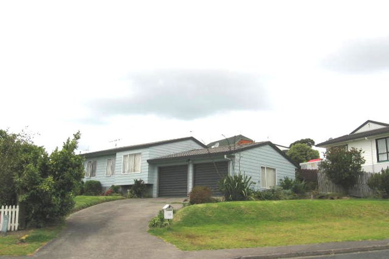 Photo of property in 13 Altair Place, Windsor Park, Auckland, 0632