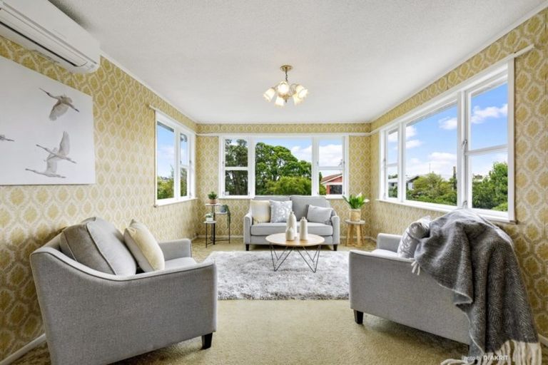 Photo of property in 16 Bancroft Terrace, Newlands, Wellington, 6037
