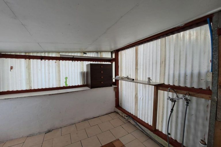 Photo of property in 81 Riversdale Drive, Merrilands, New Plymouth, 4312