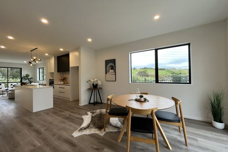 Photo of property in 1 Whawhaki Lane, Kumeu, 0810