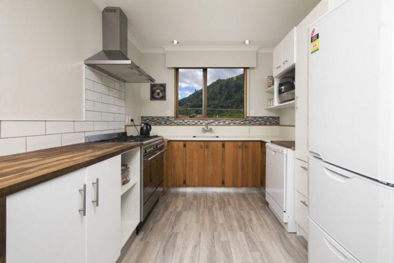 Photo of property in 73 Devon Street, Picton, 7220