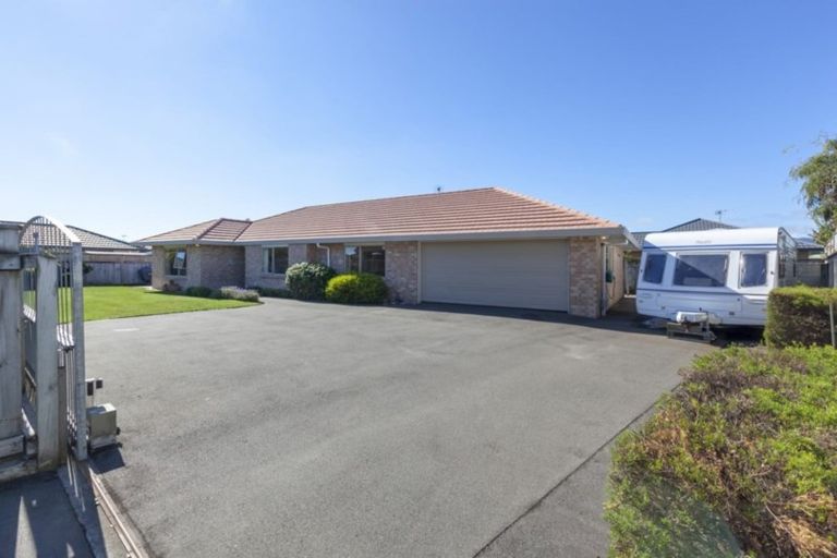 Photo of property in 83 Guildford Drive, Paraparaumu, 5032