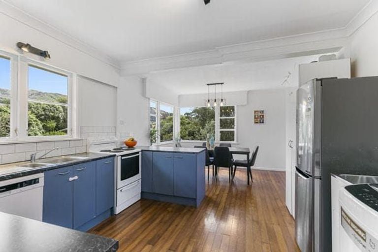 Photo of property in 8 Anthony Street, Tawa, Wellington, 5028